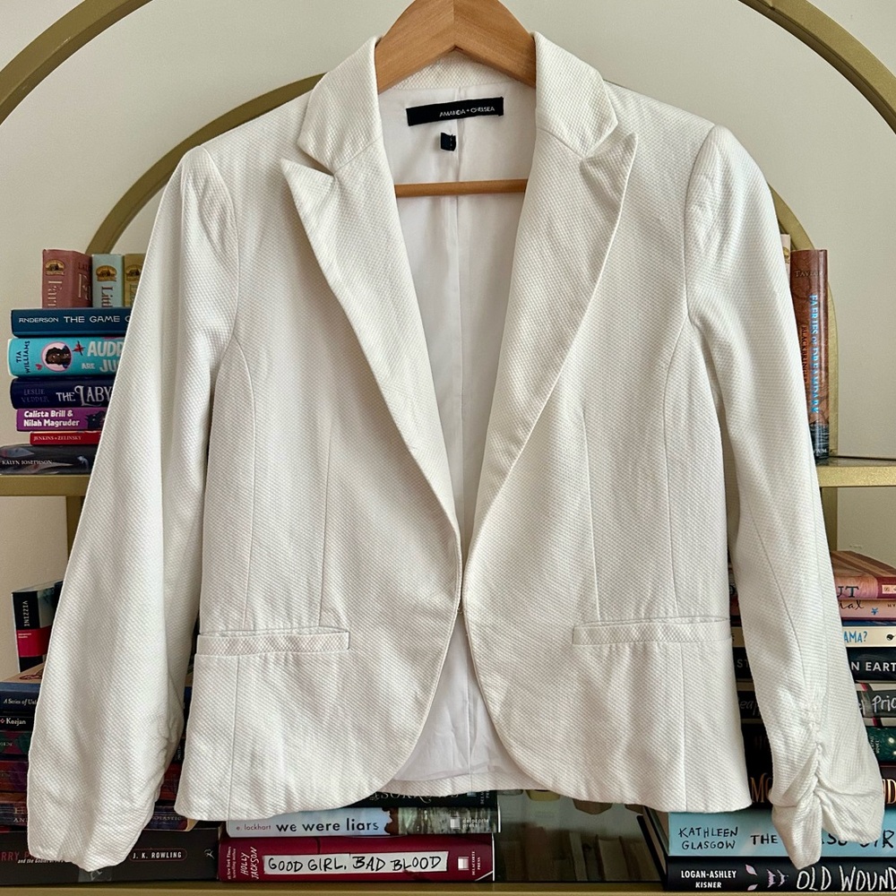 Amanda + Chelsea White Ruched-Sleeve Blazer 🧥🤍